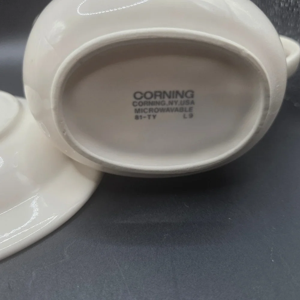 Corning White Gravy Boat with Underplate Set Microwave Safe 81-TY L9 Soft‎ White